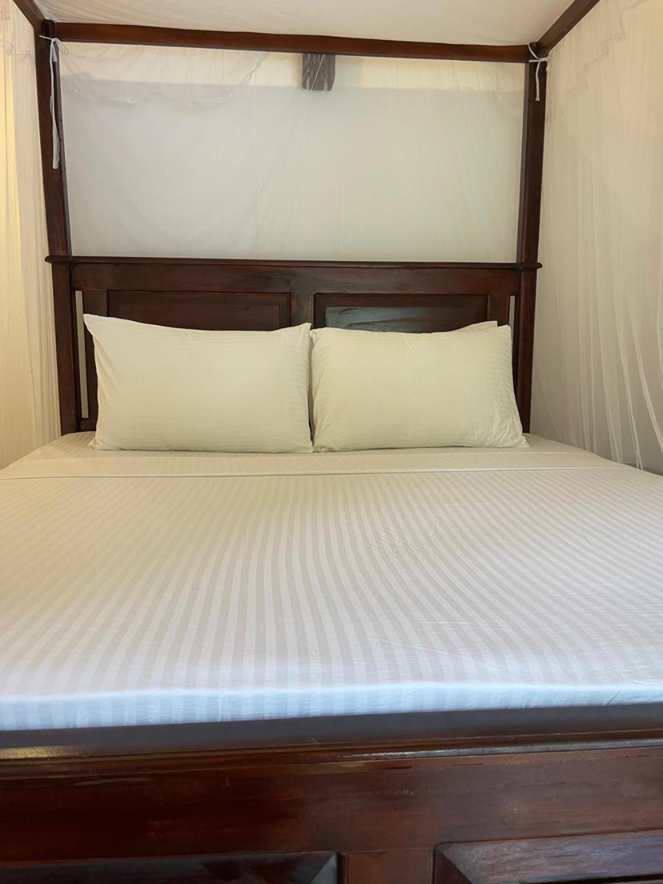 Edward'S Bungalow Tangalle Bagian luar foto